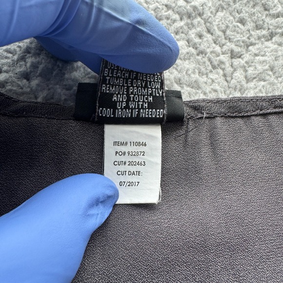 Torrid Short Sleeve T-Shirt Gray Women's Size 3 V-Neck Ruffled Comfortable Top - Picture 8 of 9